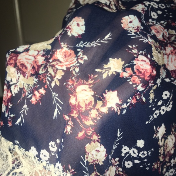 Sheet Floral Lace Top - Picture 5 of 5
